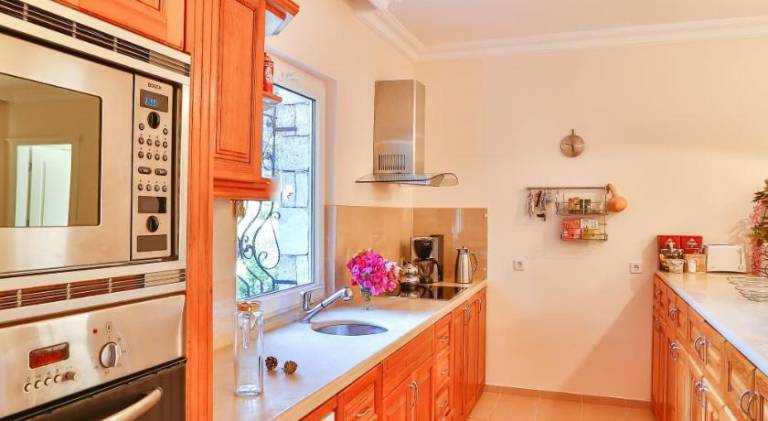 Fully equipped pleasant villa with terrace, private pool & yard | Pets allowed — photo 5