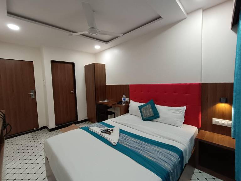 Hotel Best Near Kokilaben Hospital Andheri West