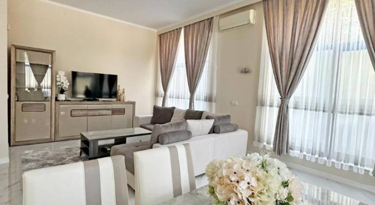 Rental apartment with jacuzzi & pool — photo 3
