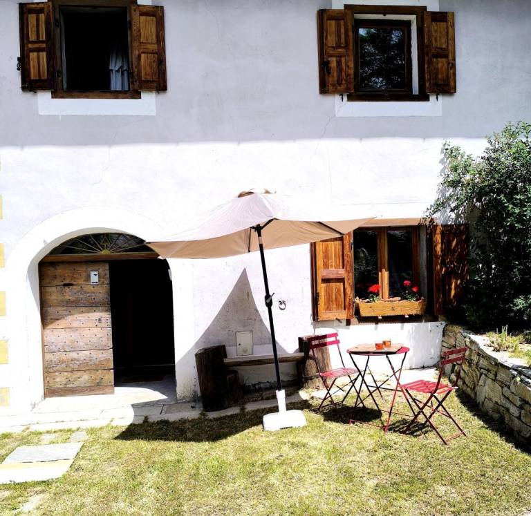 Gite with yard — photo 2