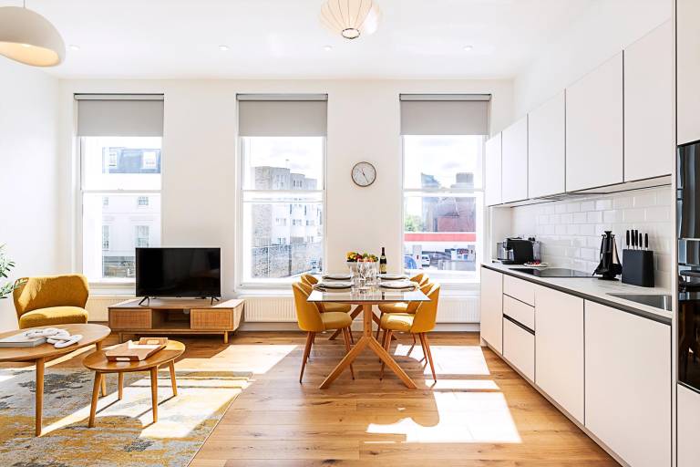 Urban Luxury in the Heart of Chelsea King Bed