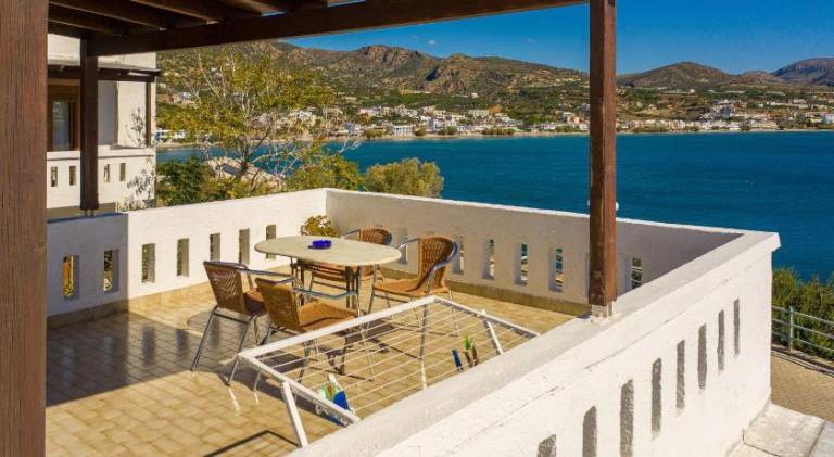 Beautiful apartment with patio & yard | Close to the beach | Perfect for remote work | Pets are welcome — photo 3