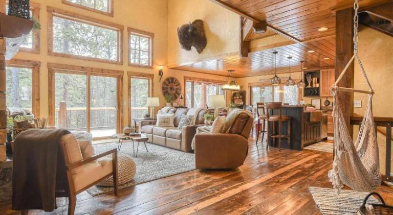 Vacation home with hot tub & pool — photo 3