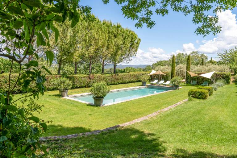 18th century bastide with heated pool in Provence — photo 3