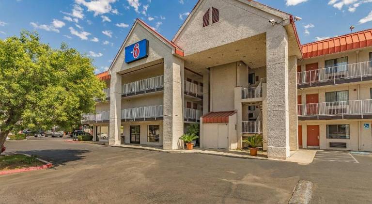Motel 6 Fresno, CA - Yosemite Hwy — photo 5