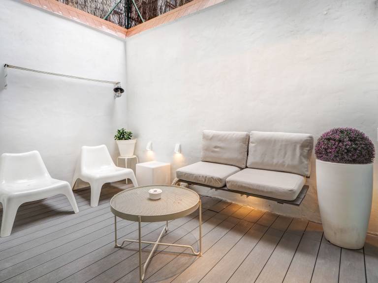 White Center Apartment by Hello Homes Sitges