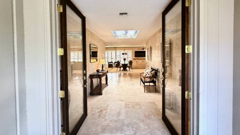 Family-oriented lovely condo with BBQ, yard & pool | Mountain view | Perfect for remote work | Pets allowed — photo 2