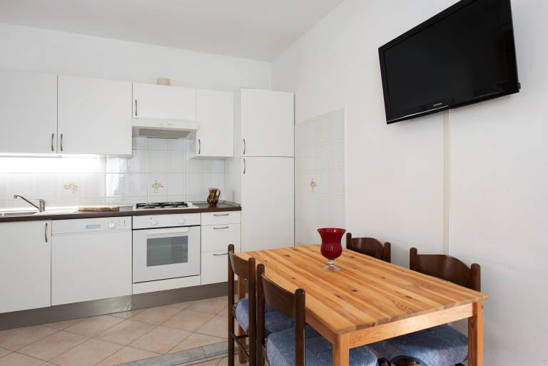Apartment with 2 rooms for 6 persons — photo 3