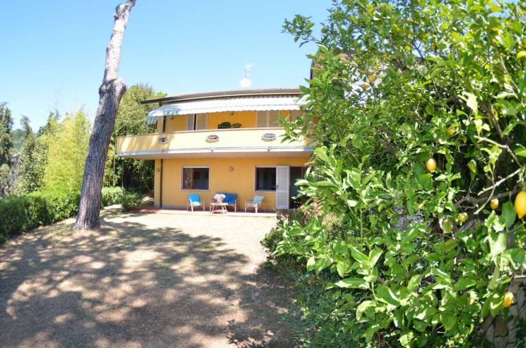 Farm with yard, barbecue & private pool — photo 2