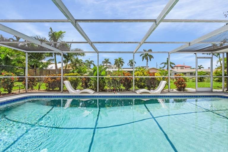 POOL, spacious, GREAT LOCATION, Sleeps 10 - Villa Seacrest Cottage - Roelens Vacations — photo 2