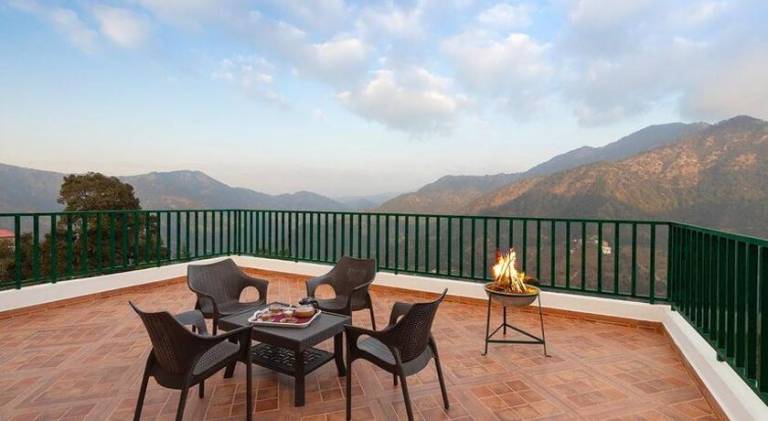 Lion's Den, Terrace Wing 4 BD Villa, cook & staff — photo 2