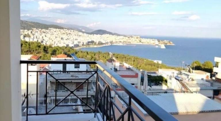 Apartment with terrace — photo 3