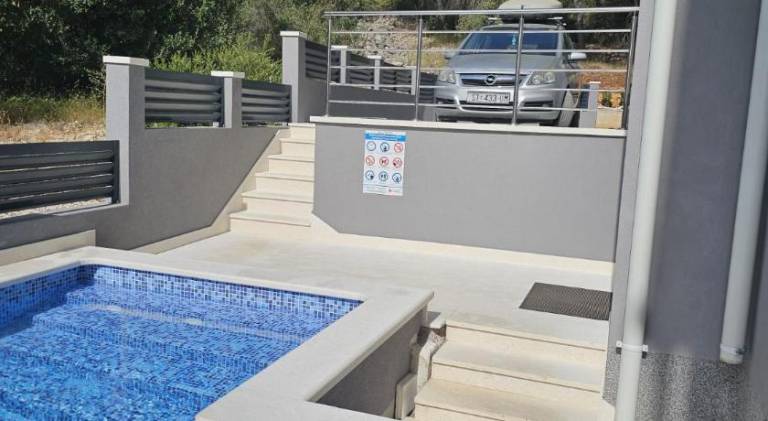 Pleasant rental apartment with private pool, terrace & hot tub | Beach nearby | Suitable for remote work | Pets are welcome in Okrug