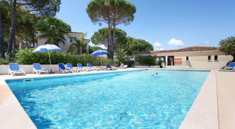 Holiday apartment with hot tub, patio & pool — photo 3