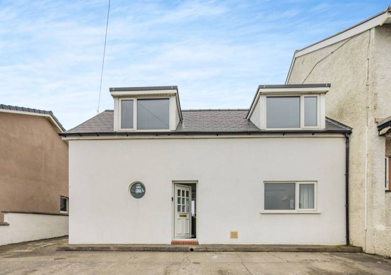 House  Borth