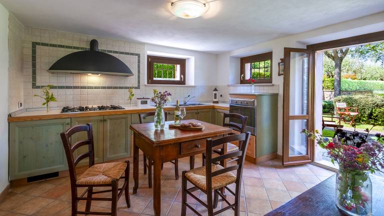 Villa with grill, yard & private pool | Garden view — photo 4