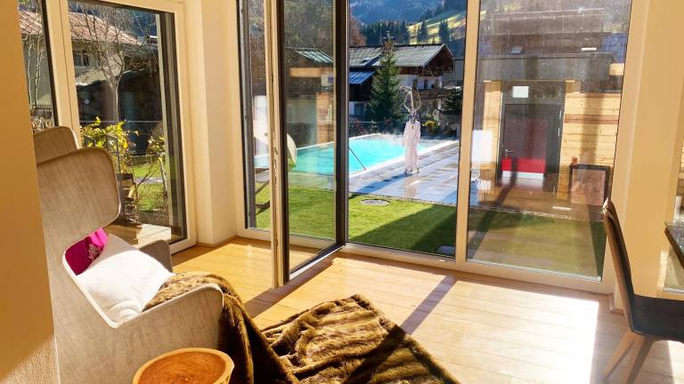Holiday apartment with pool, patio & garden — photo 2