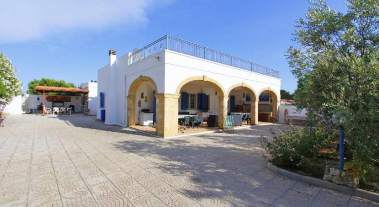 House with grill, yard & terrace in Salve