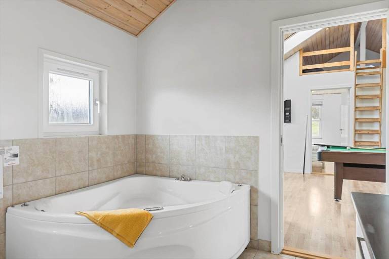 House with terrace, sauna & hot tub — photo 2