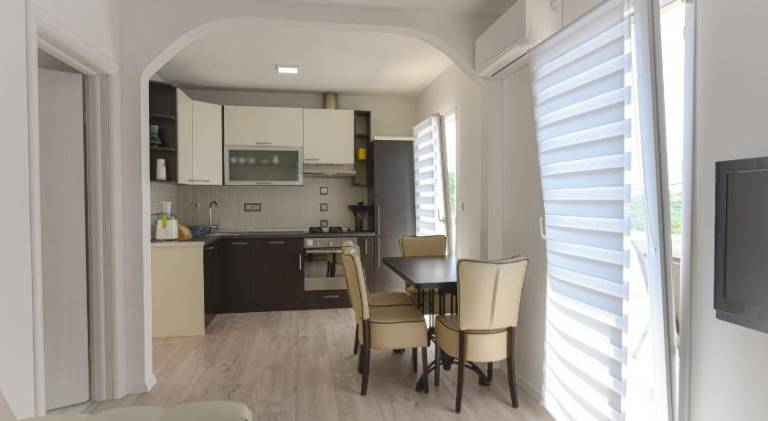 Apartment with terrace, garden & barbecue — photo 4