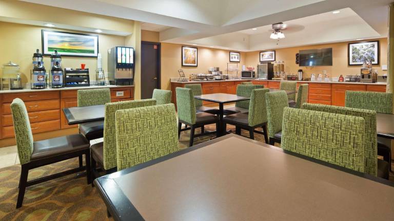 Best Western Plus Mishawaka Inn — photo 5