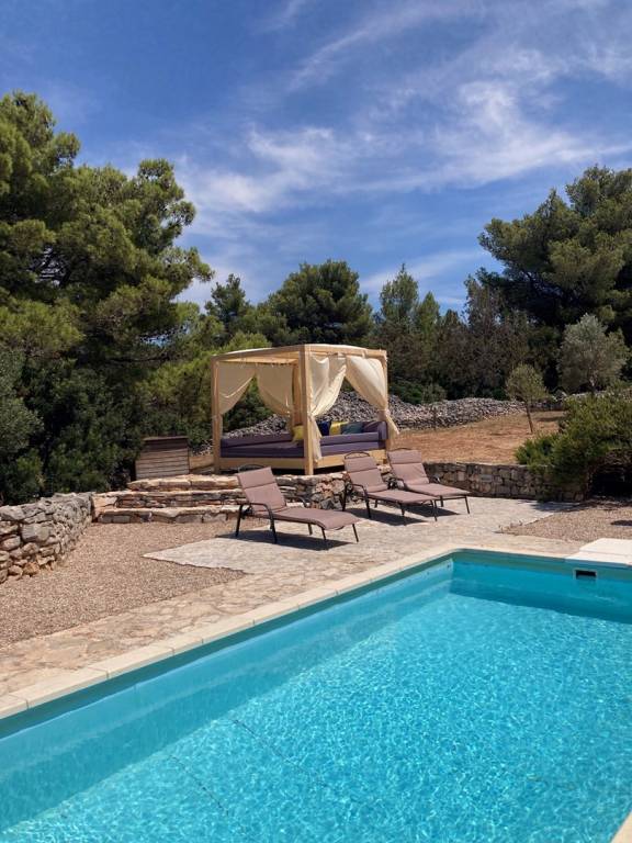 Villa with private pool, yard & grill | Sea view — photo 3