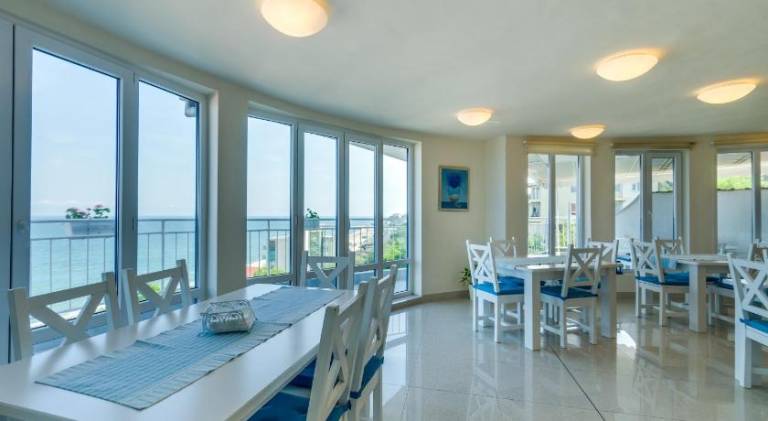 Rental apartment with patio, barbeque & yard — photo 4