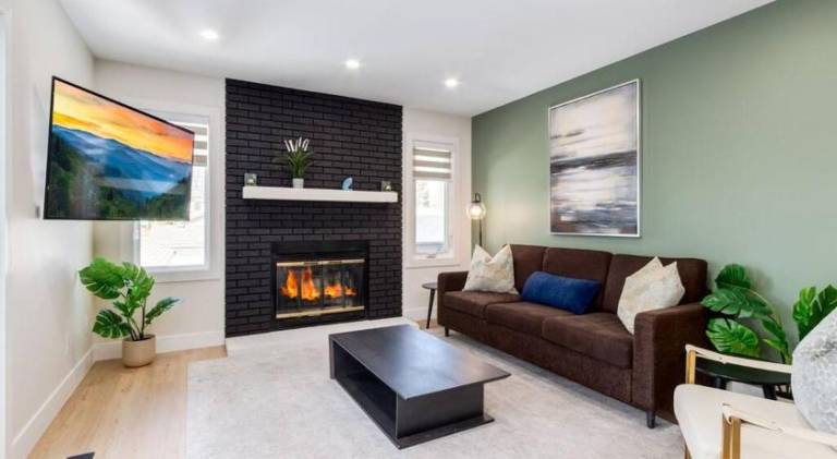 Spacious vacation home | Pets allowed in Calgary, AB