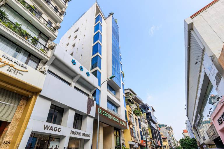 Elegant DBL Suite Central Hanoi Couple’s Escape