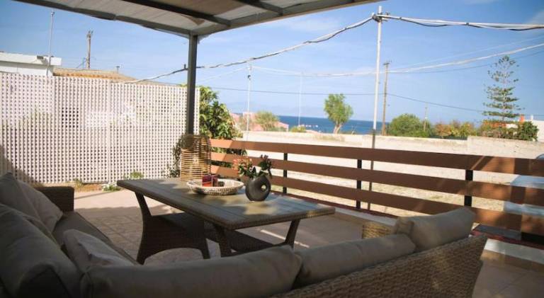 House with terrace & grill in Aegina