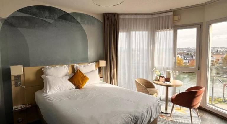 Serviced apartment with terrace in Nogent-sur-Marne
