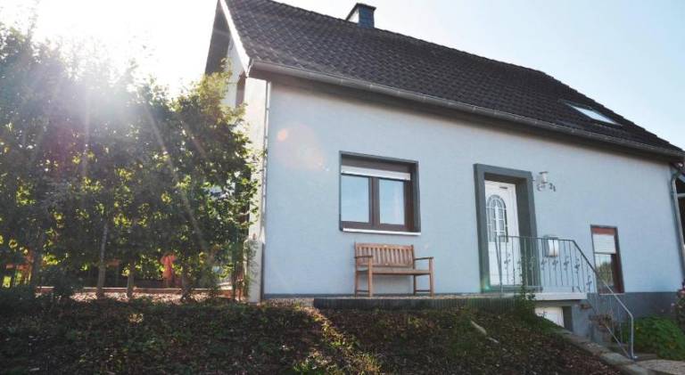 Vacation home with 3 rooms for 9 persons in Cologne