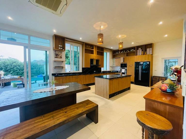 Wonderful vacation home with barbeque, pool & garden | Perfect for remote work | Pets allowed — photo 5