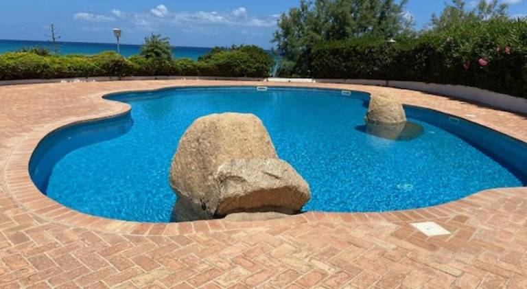 Villa with pool & jacuzzi — photo 3