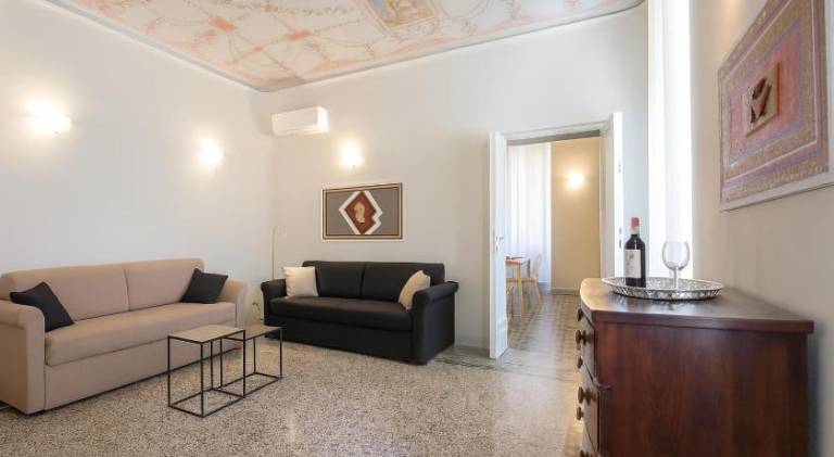 Spacious serviced apartment with garden & terrace | Close to Piazza del Campo | Pets allowed — photo 4