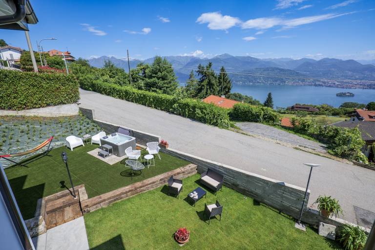 Fully equipped rental apartment with jacuzzi & garden | Garden view | Pet-friendly — photo 4