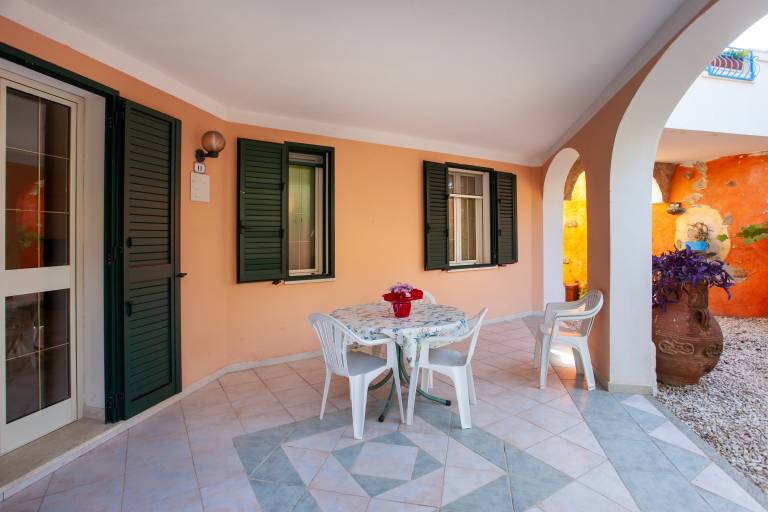 Apartment "Alloro" with Terraces & Wi-Fi in Teo