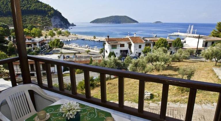 Holiday apartment with terrace — photo 2