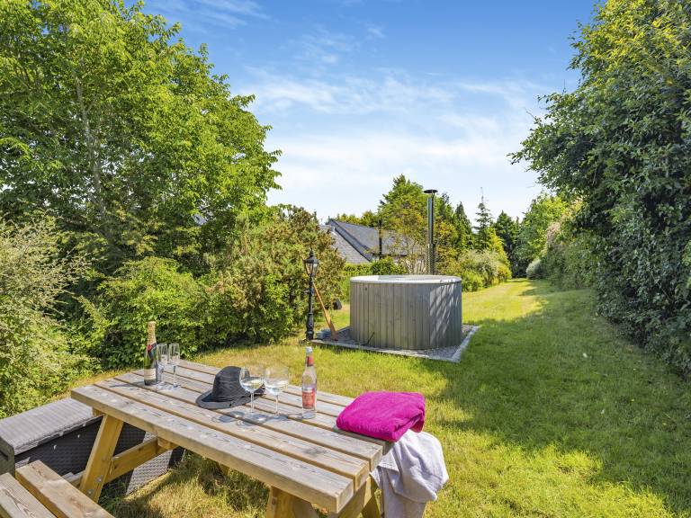 Children-friendly cottage with hot tub | River view | Pets allowed — photo 2
