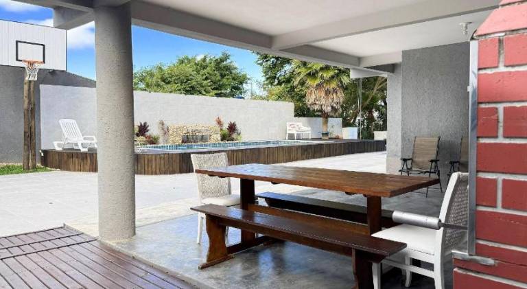 Charming vacation home with pool | Pets allowed — photo 4