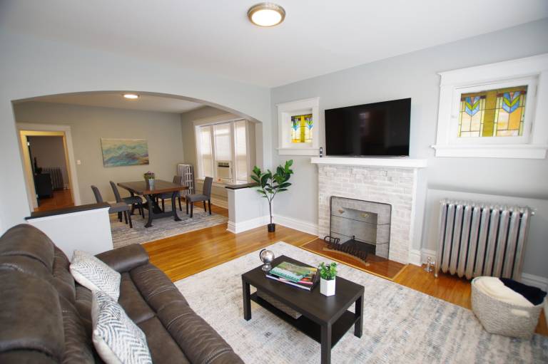 Rental apartment with private pool, yard & terrace in St. Louis, MO