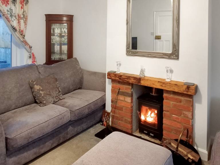 Cottage with barbecue & yard | River view — photo 4