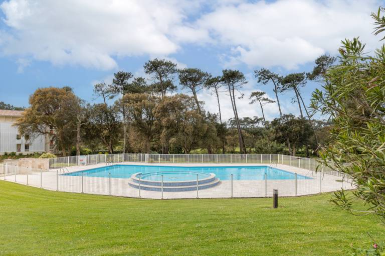 Holiday Apartment "Résidence moderne avec piscine" with Shared Pool, Terrace & Wi-Fi — photo 4