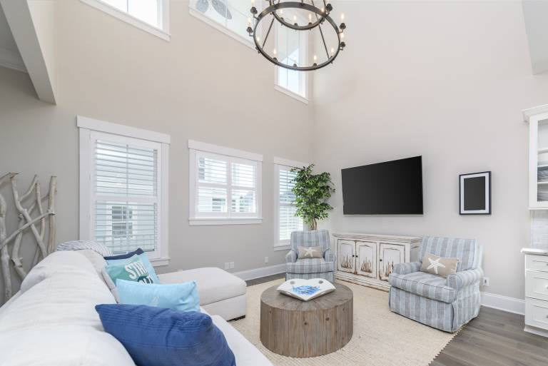 Family-oriented vacation home with private pool & grill | Dogs allowed — photo 5