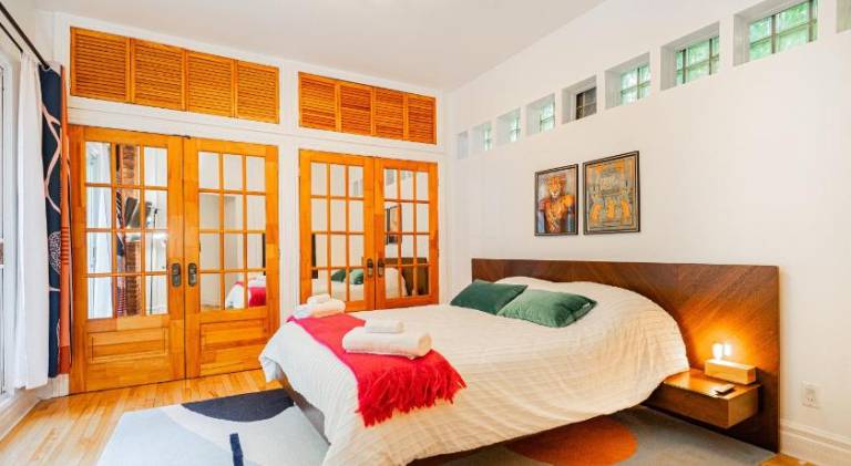 Unique Downtown Montreal Stay with Private Terrace in Montréal, QC