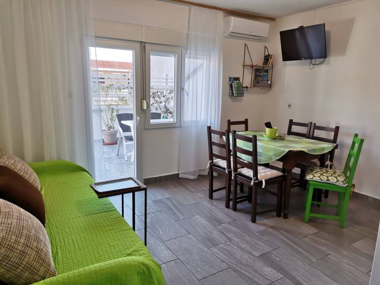 Apartment with BBQ in Baska