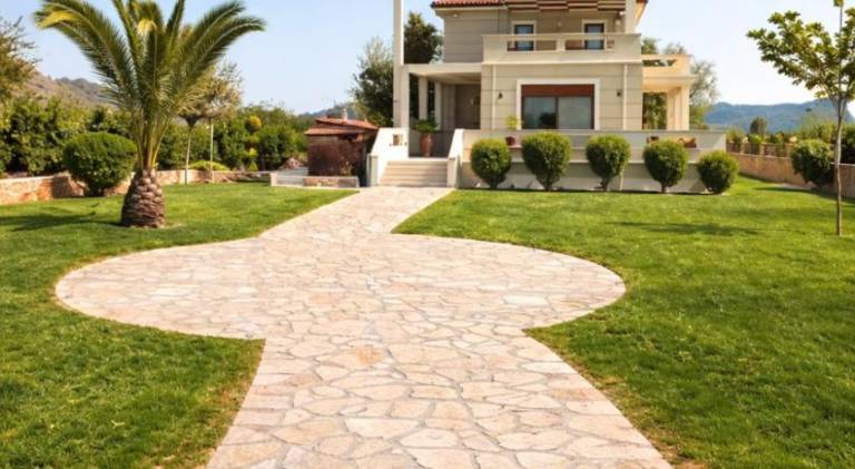 Villa with grill, yard & patio — photo 5