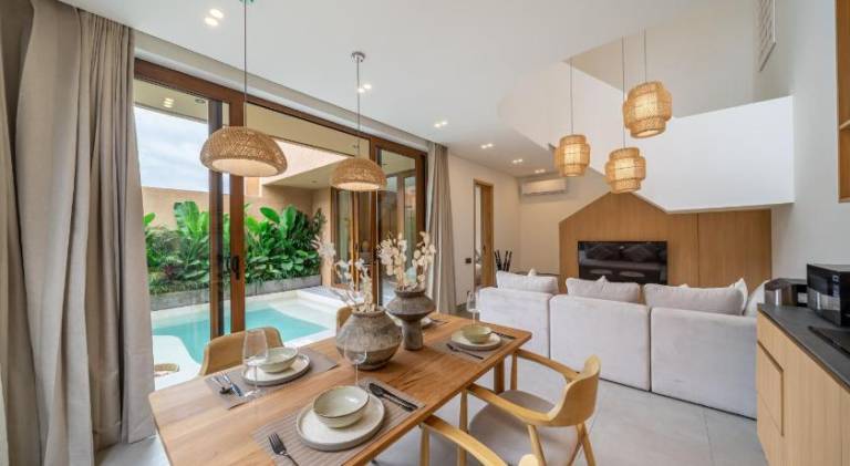 Berawa Week 4 - Villa with Pool Near the Beach in Prime Location — photo 2