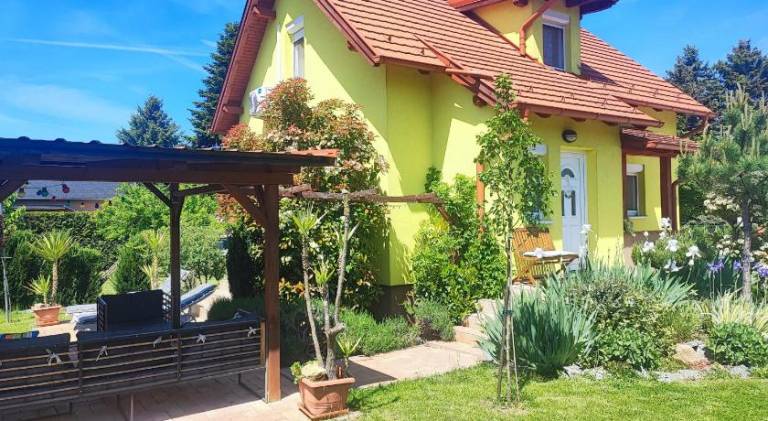 Villa with yard, patio & barbeque — photo 5