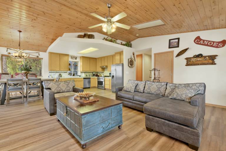 "Can't Bear to Leave" 3BR/2BA: Single-Level Luxury, Jetted Spa & Garage Access in San Bernardino, CA